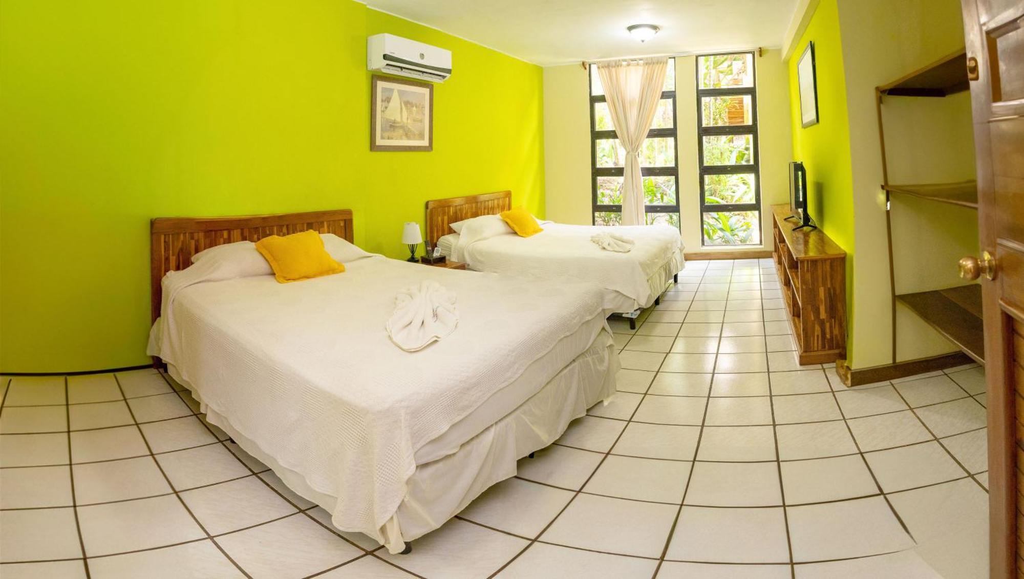 Banana Palms Hotel Rio Dulce