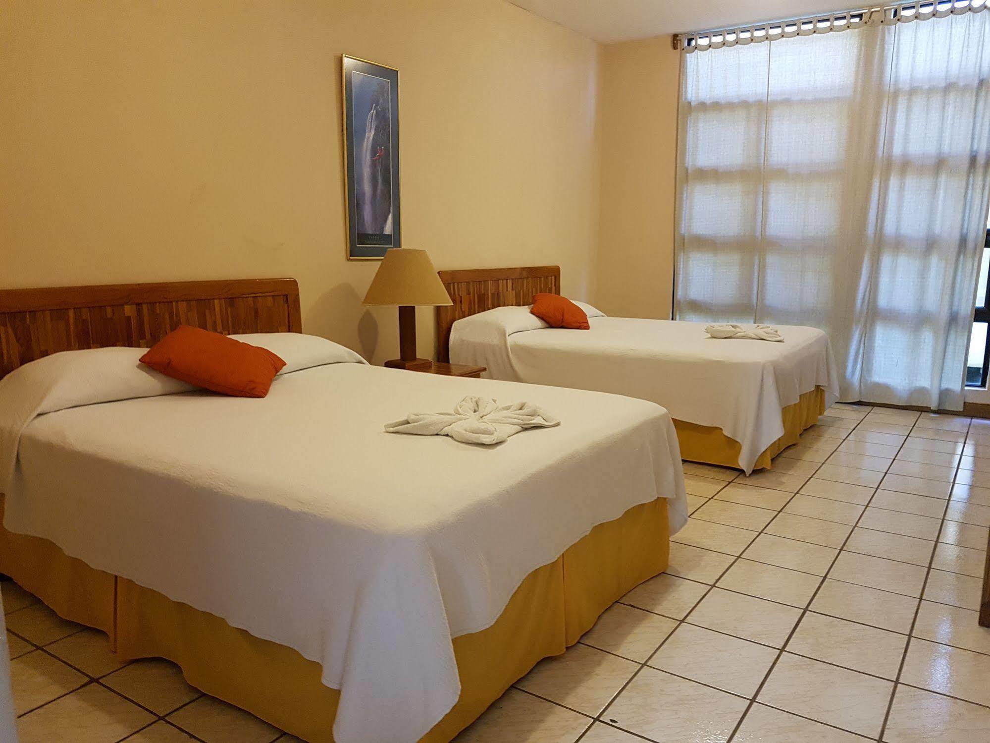 Hotel Banana Palms Rio Dulce
